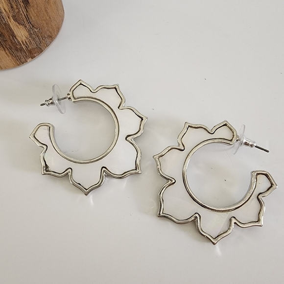 NEW Boho Silver Mother Pearl Mandala Earrings - Picture 1 of 8